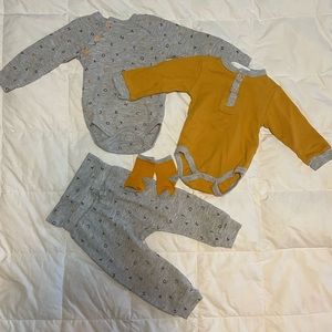 RZ by Rachel Zoe 4 Piece Bodysuits, Pants and Socks set